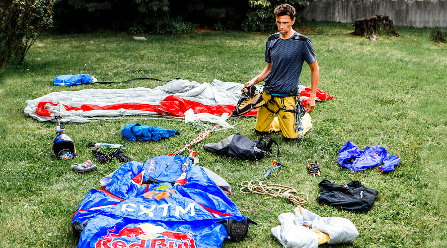 El arte del montaje, con la leyenda del salto BASE Valery Rozov